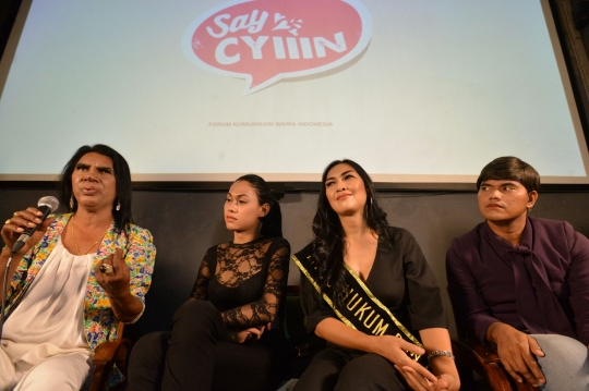 Miss Waria Indonesia luncurkan stiker aplikasi LINE 