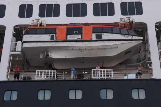 Kapal pesiar MS Volendam bawa ribuan turis singgah di Jakarta