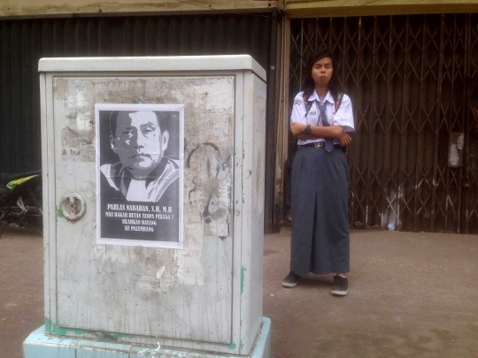 Ini poster sindir hakim yang bebaskan pembakar hutan di Palembang