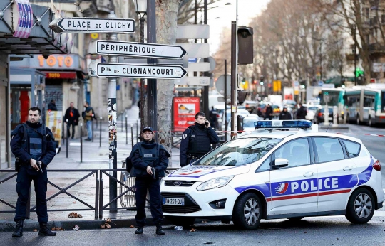 Robot periksa jasad pria berpisau penyerang kantor polisi di Paris