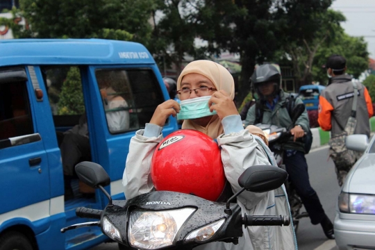 Debu vulkanik Bromo guyur Malang, BPBD bagikan ribuan masker