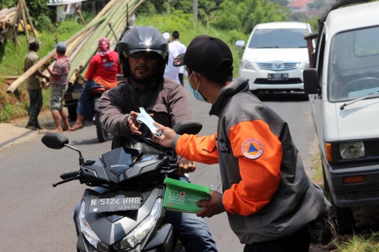 Debu vulkanik Bromo guyur Malang, BPBD bagikan ribuan masker