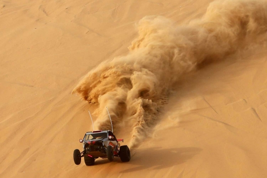 Serunya balapan drag race di gurun Abu Dhabi