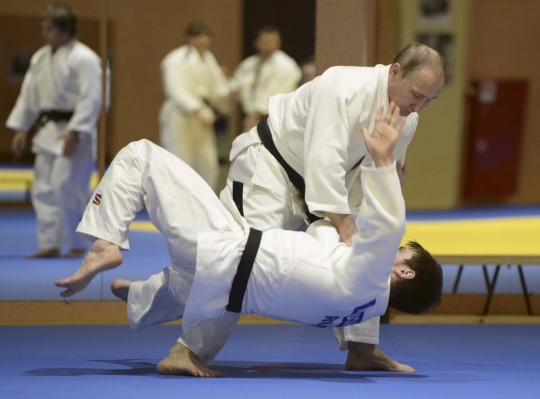 Aksi Vladimir Putin latihan judo bersama atlet nasional Rusia