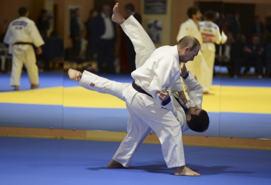 Aksi Vladimir Putin latihan judo bersama atlet nasional Rusia