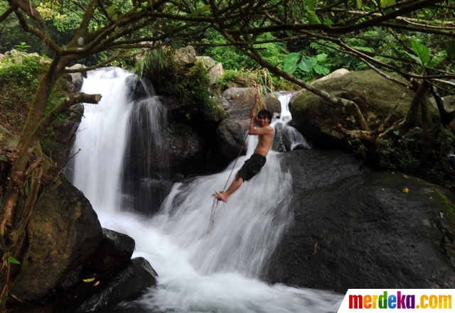 Foto : Menikmati pesona keindahan air terjun bertingkat