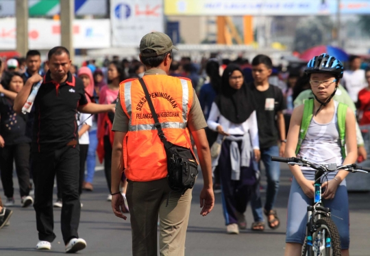 Buang sampah seenaknya, pengunjung CFD ini ditangkap