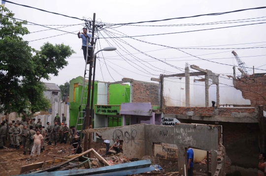 Ratusan rumah di Bukit Duri mulai digusur