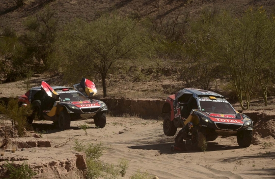 Keganasan trek Rally Dakar 2016 bikin pecah ban