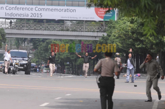 Aksi dramatis polisi baku tembak lawan teroris di Sarinah