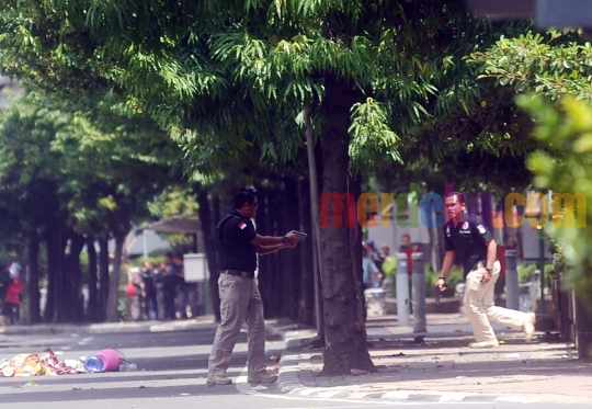 Kameramen beraksi total tangkap momen mendebarkan bom Sarinah