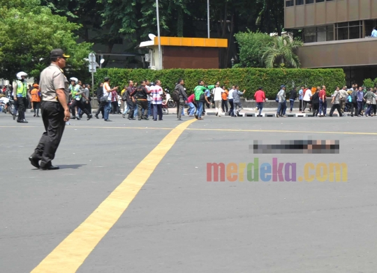 Kepanikan warga saat terjadi serangan teror di Sarinah