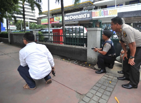 Kepanikan warga saat terjadi serangan teror di Sarinah