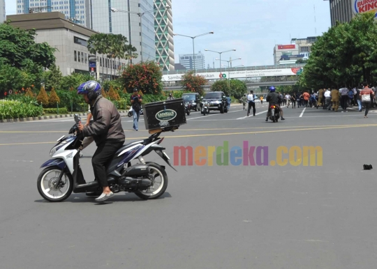 Kepanikan warga saat terjadi serangan teror di Sarinah