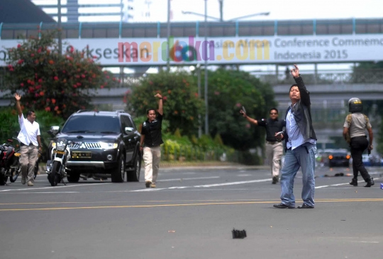 Kepanikan warga saat terjadi serangan teror di Sarinah