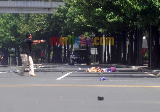 Kepanikan warga saat terjadi serangan teror di Sarinah