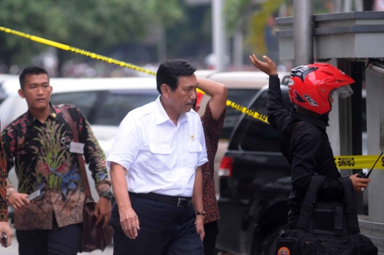 Panglima TNI dan Menko Polhukam tinjau lokasi ledakan di Starbucks