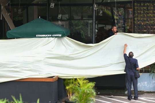 Penampakan Starbucks dan pos polisi Sarinah ditutup pascateror