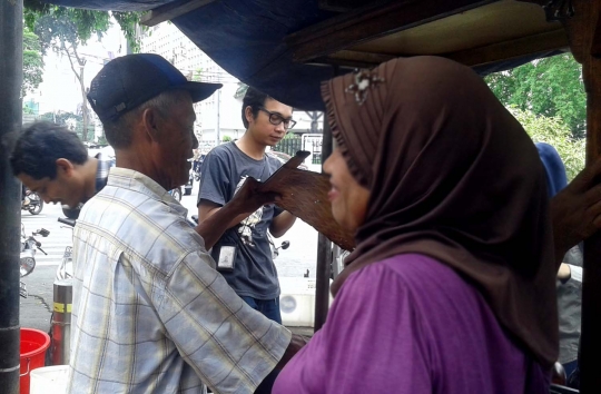 Ini sosok tukang sate yang tetap tenang di tengah teror Sarinah