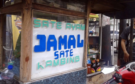 Ini sosok tukang sate yang tetap tenang di tengah teror Sarinah