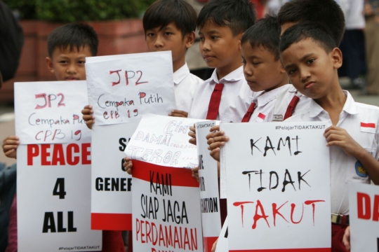 Siswa SD turun ke jalan serukan perdamaian