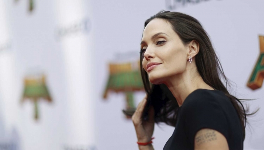 Angelina Jolie tampil cantik di pemutaran perdana 