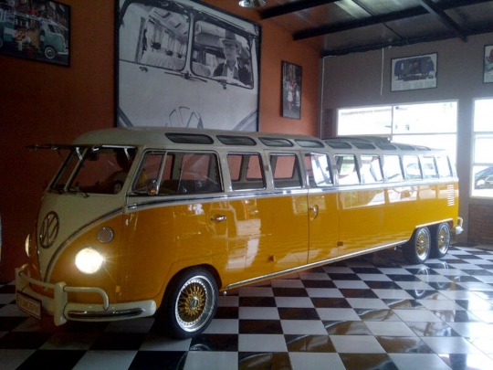 Ini VW combi terpanjang di dunia karya anak bangsa