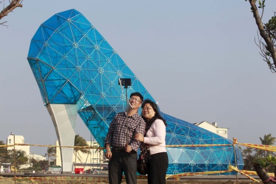 Melihat uniknya gereja berbentuk sepatu kaca Cinderella di Taiwan