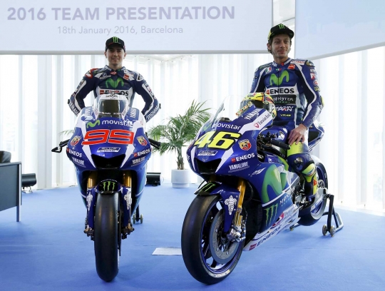 Rossi-Lorenzo tampil satu panggung di peluncuran Yamaha M1 2016