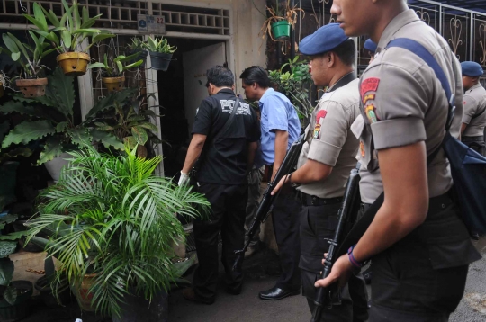 Gerebek Berlan, polisi temukan sabu, jarum suntik hingga kondom