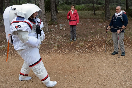 Begini cara ilmuwan Prancis uji ketahanan baju astronaut