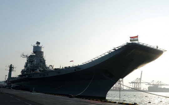 INS Vikramaditya, salah satu kapal induk terbesar bikinan India