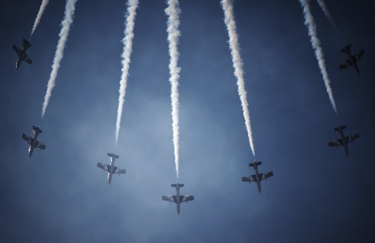 Manuver memukau jet-jet Arab di Bahrain International Airshow 2016