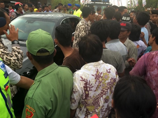 Bagi-bagi buku tulis, Jokowi diserbu antusias warga Wonogiri