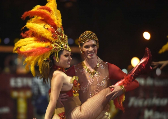 Aksi penari cantik dan seksi meriahkan Karnaval Uruguay