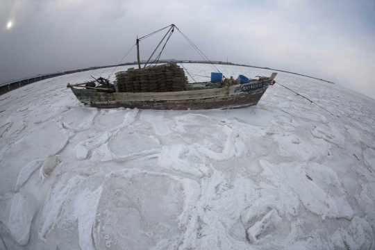 Cuaca ekstrem, perairan Laut China Timur membeku