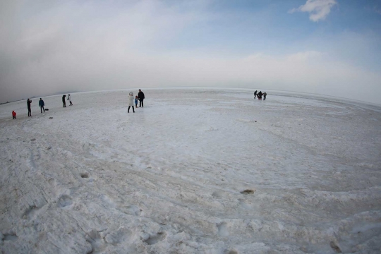 Cuaca ekstrem, perairan Laut China Timur membeku