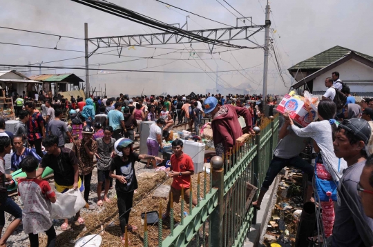 Suasana kepanikan warga saat kebakaran Kampung Bandan