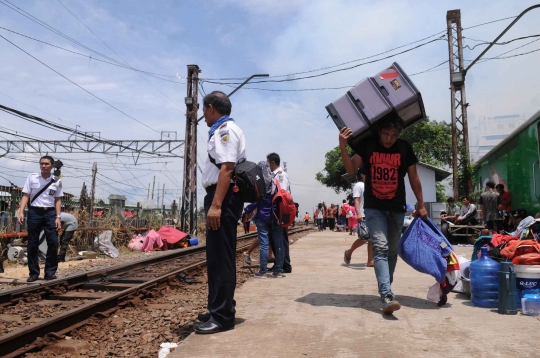 Suasana kepanikan warga saat kebakaran Kampung Bandan