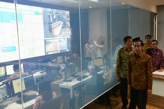 Jokowi tinjau fasilitas Jakarta Smart City