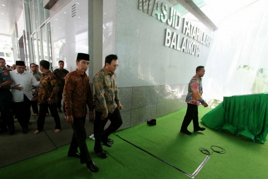 Diapit Ahok dan Menag, Jokowi resmikan masjid megah Balai Kota