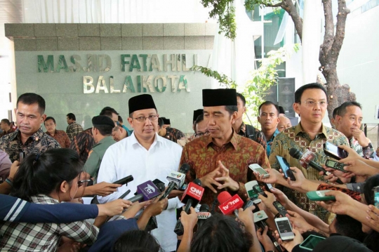 Diapit Ahok dan Menag, Jokowi resmikan masjid megah Balai Kota