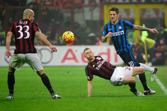 Aksi skuat AC Milan bungkam Inter Milan 3-0