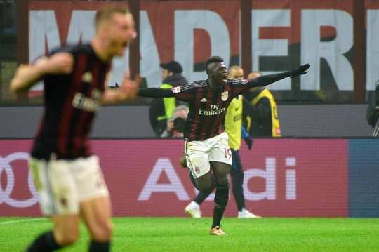 Aksi skuat AC Milan bungkam Inter Milan 3-0