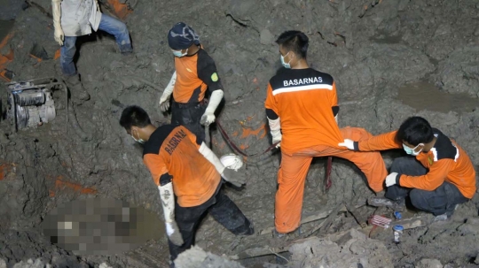 Korban terakhir longsor tambang Kukar ditemukan terjepit ekskavator