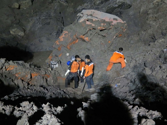 Korban terakhir longsor tambang Kukar ditemukan terjepit ekskavator