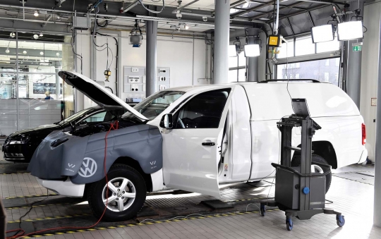 Intip cara canggih VW upgrade software Amarok