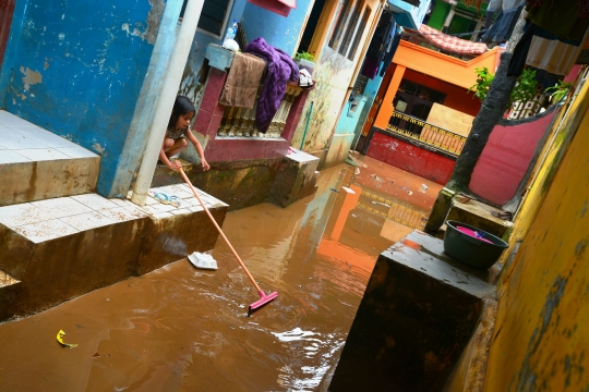 Banjir kiriman bercampur lumpur rendam di Kp Pulo