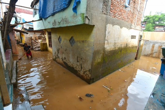 Banjir kiriman bercampur lumpur rendam di Kp Pulo