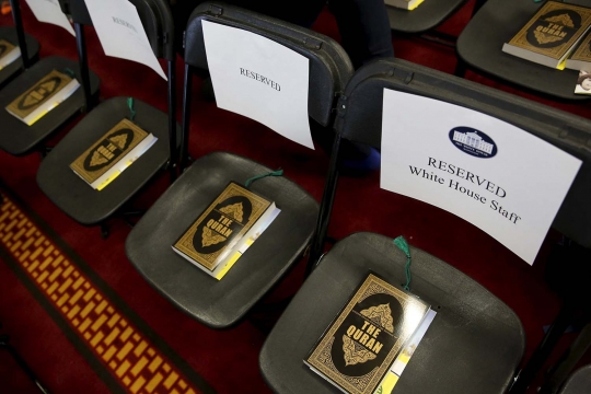 Keakraban Obama ngobrol bareng jemaah masjid di Baltimore